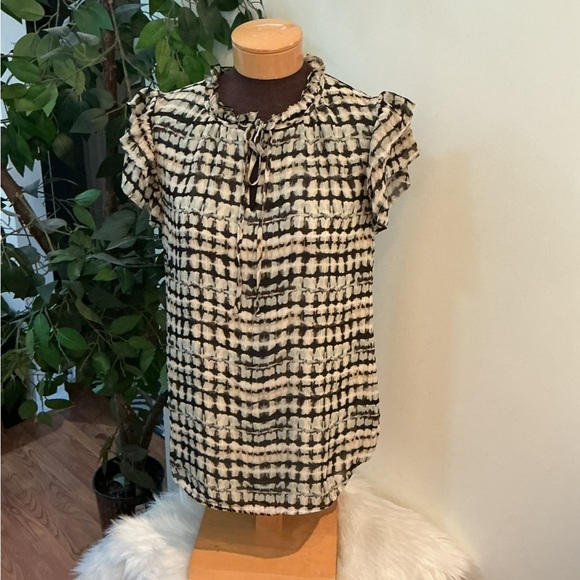 Women’s Anne Klein Abstract-Print Split-Neck Flutter-Sleeve Top Large - Picture 3 of 15